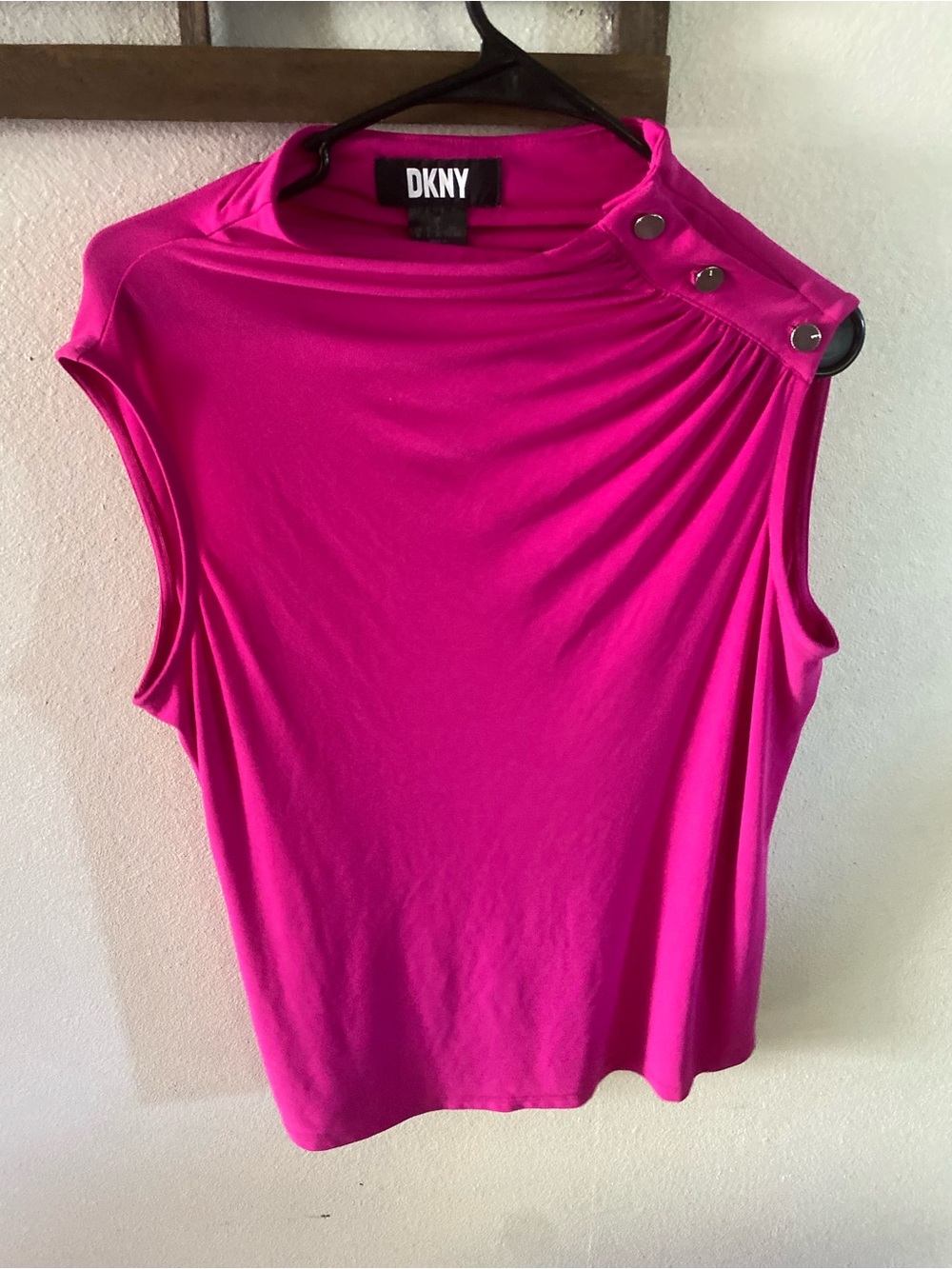 DKNY Women's Fuchsia Sleeveless Button-Shoulder Top Size Large